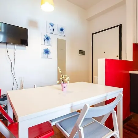 아파트 Bidibo Apartment, In Centro Comodo Stazione *
